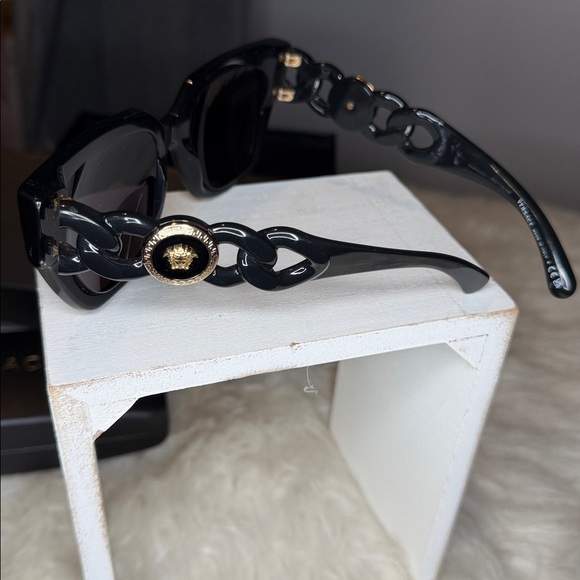 Versace NWT black and gold trim, sunglasses with case and box - Picture 4 of 8
